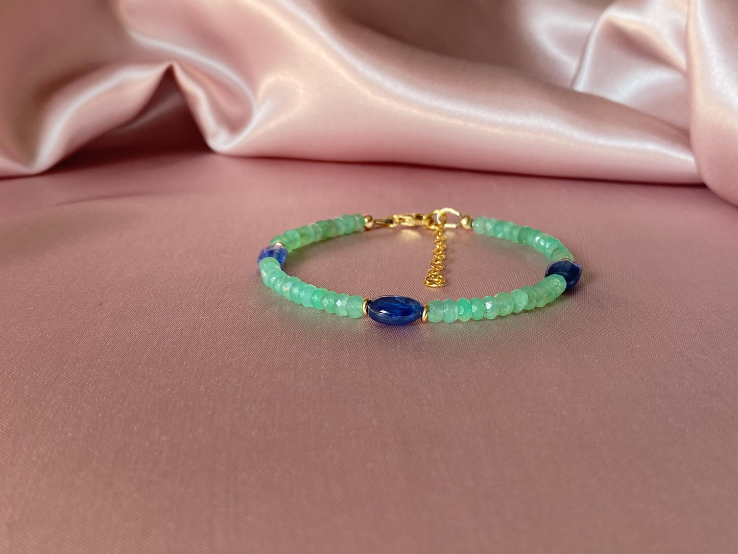 chrysoprase bracelet with blue kyanite in gold